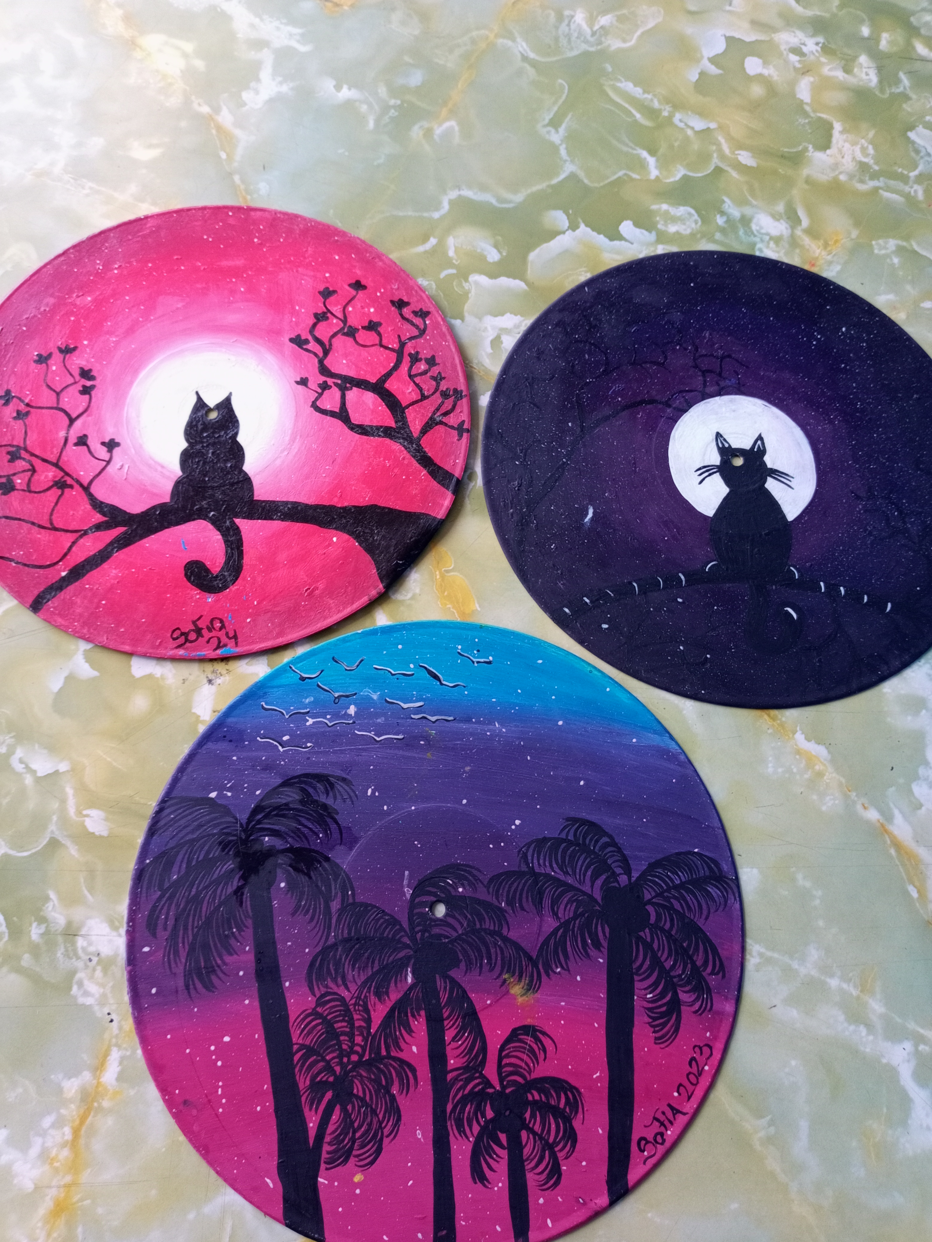 🎨 Creando Arte en Casa: Pinturas con Disco/ 🎨 Creating Art at Home: Paintings with Discs"