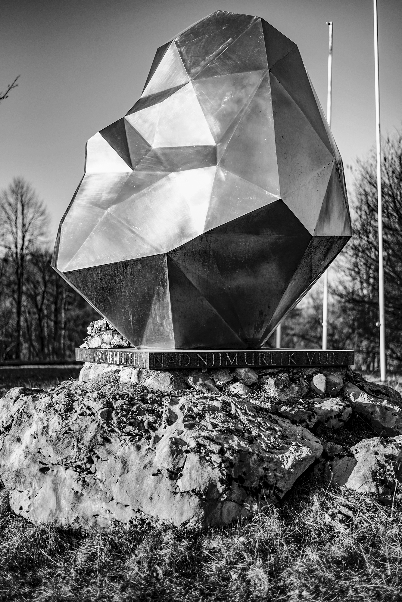 Grave and Monument to the Poet//MONOMAD CHALLENGE