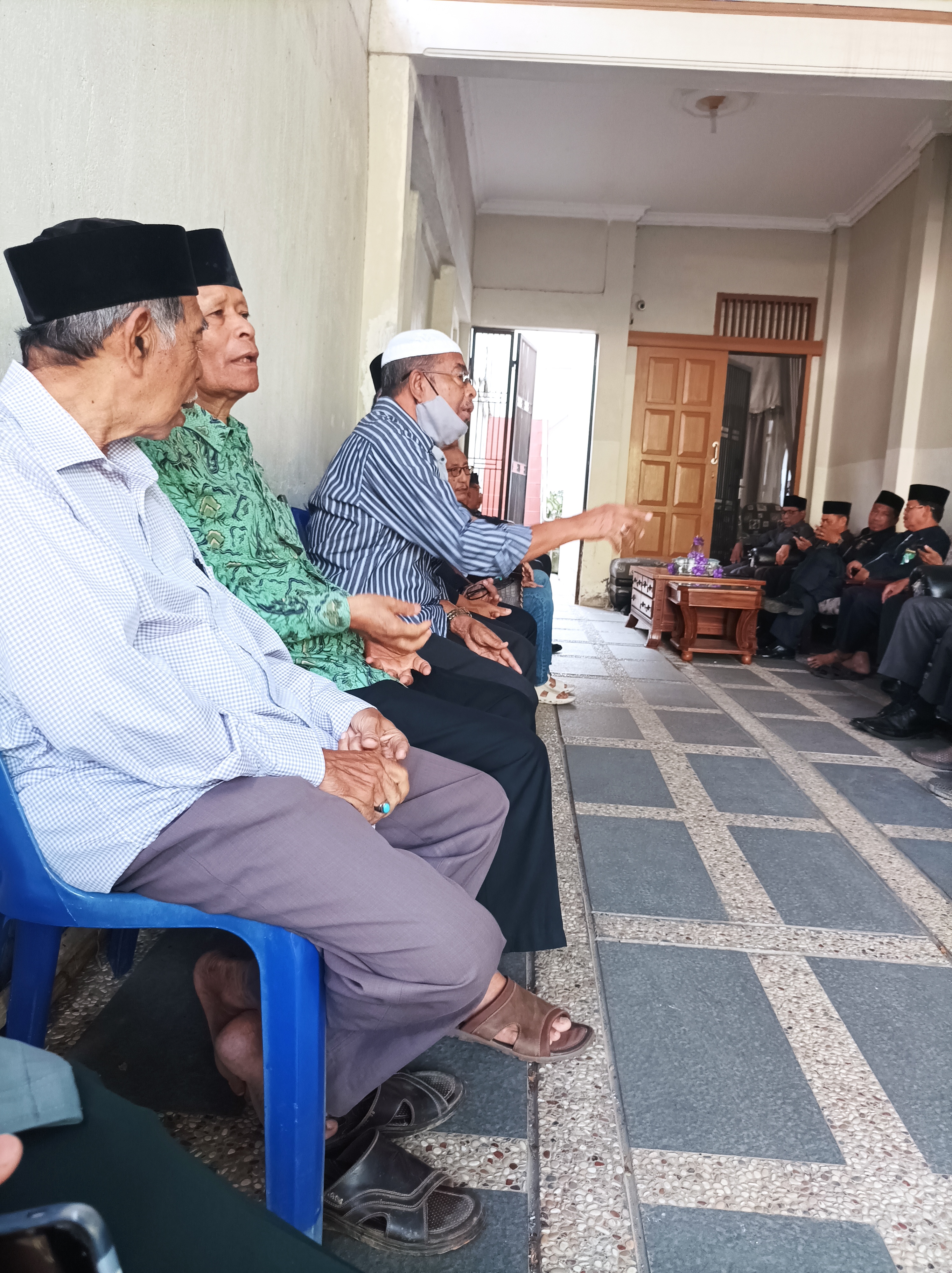 A VISIT TO A MOVING HOUSE