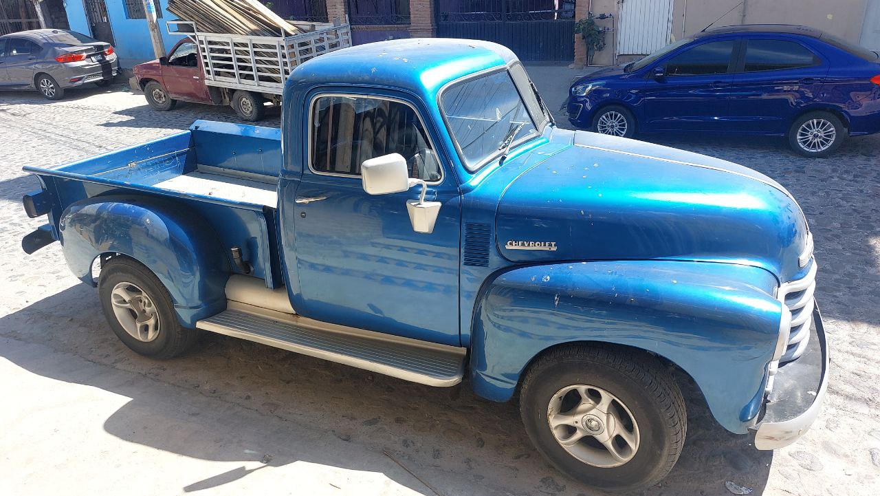  The best Chevy Pickup of the 50 still like  new /   La mejor Pickup Chevy de los 50 sigue como nueva