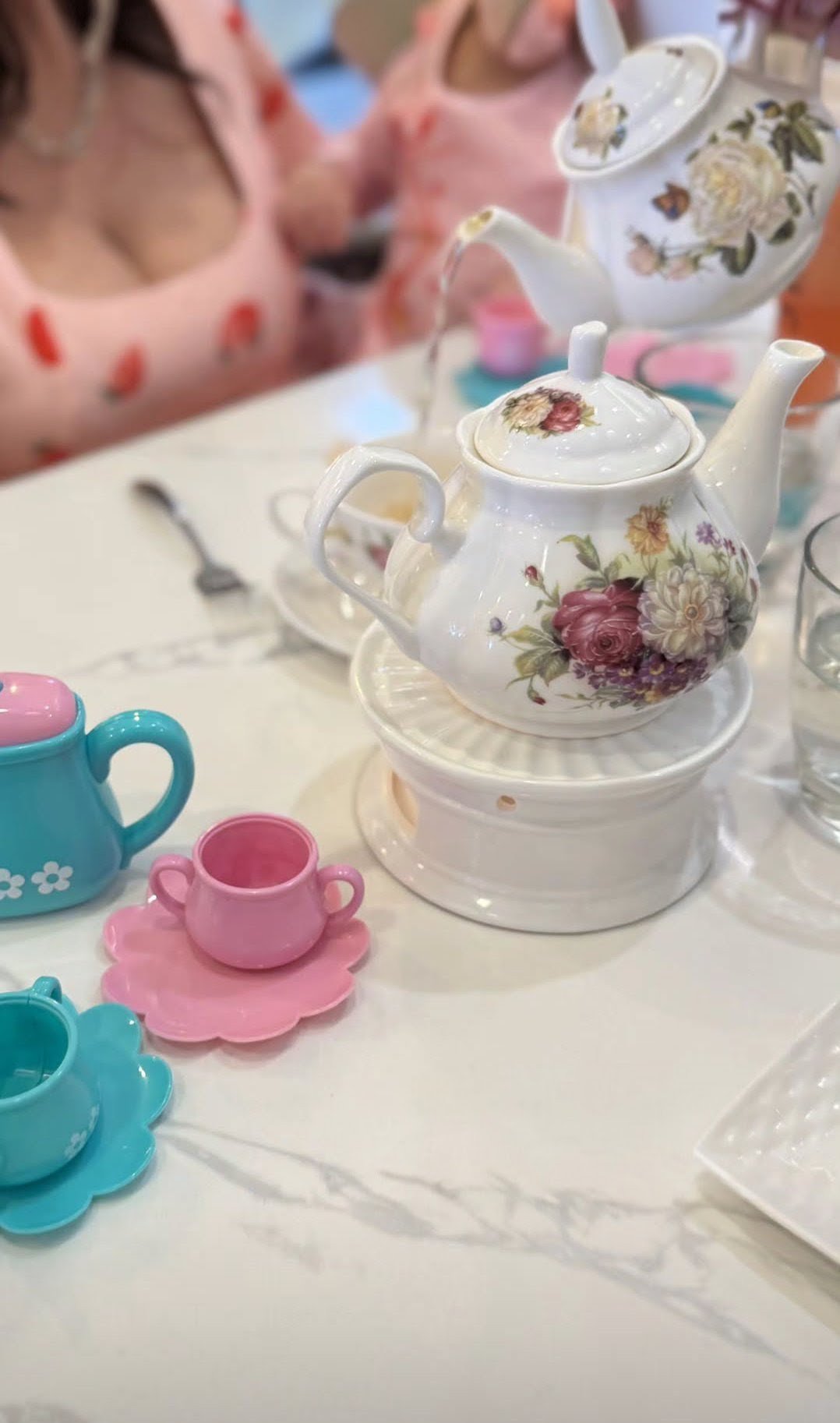 We learn to walk with uncertainty...