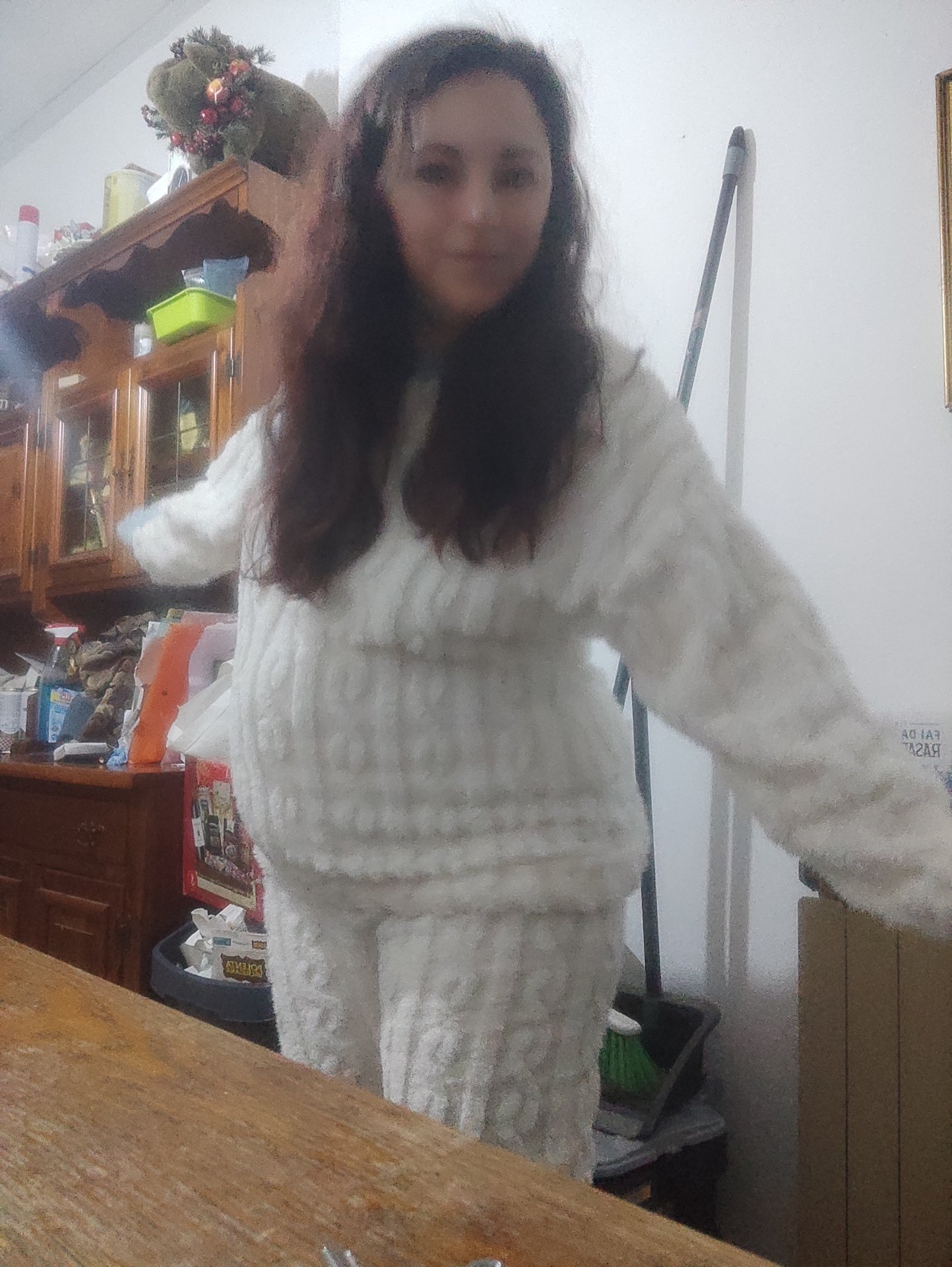 A nice comfortable pajama and the company of my cats is what I needed, satisfied with my purchase on Temù. (ENG/ESP)