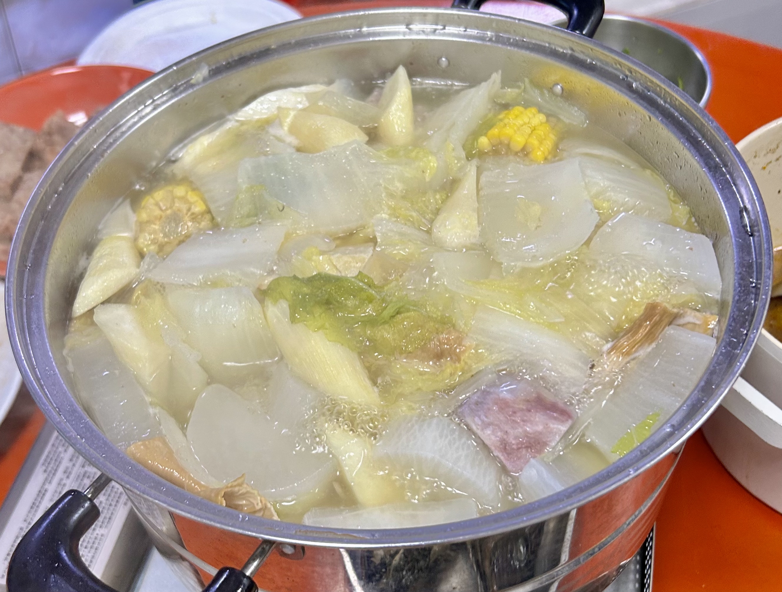 Home style hot pot dining