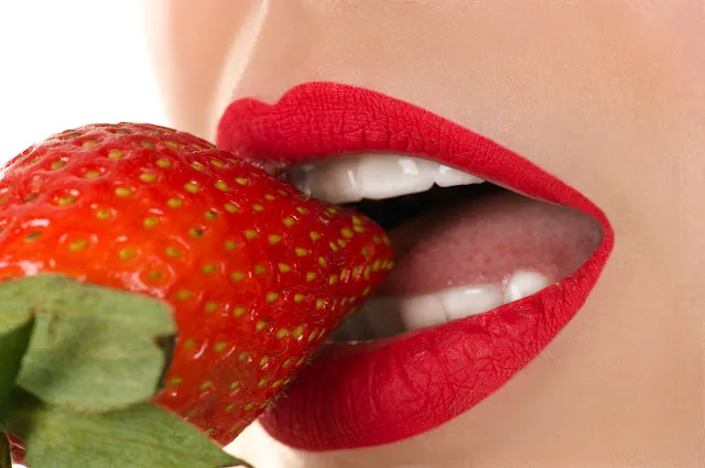 whiten teeth strawberries