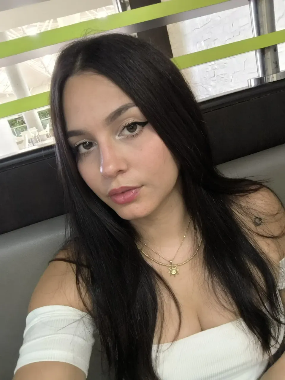 nVvUNXdrQOWeFOUF_1000462657.webp