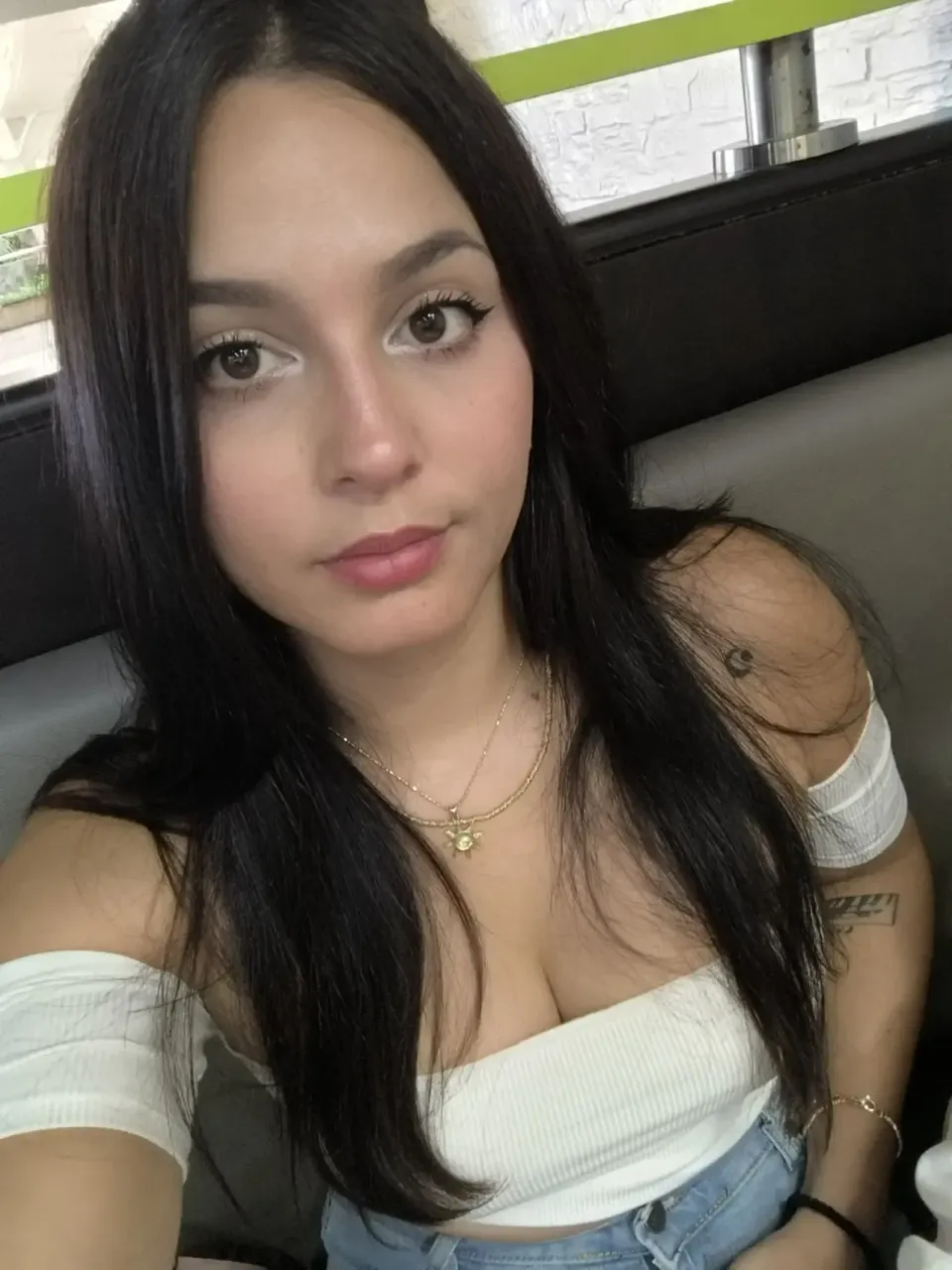 r5a6bHFzMbXsRl7Z_1000462660.webp