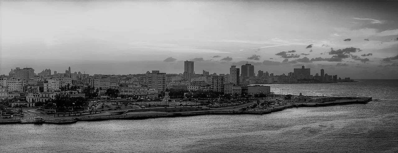 havana-pano-bay-sunset-iroko.jpg