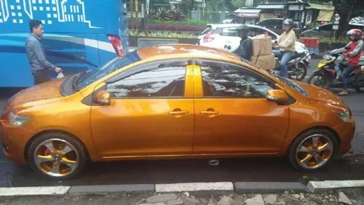 mobil-bermuka-dua-di-bandung.jpg