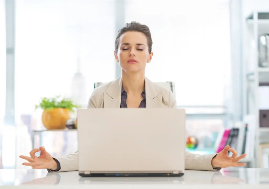 relajarse-con-la-computadora.jpg