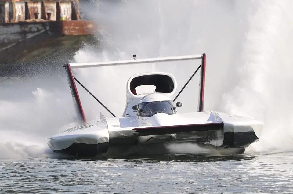 hydro-racing-1166446_960_720.jpg