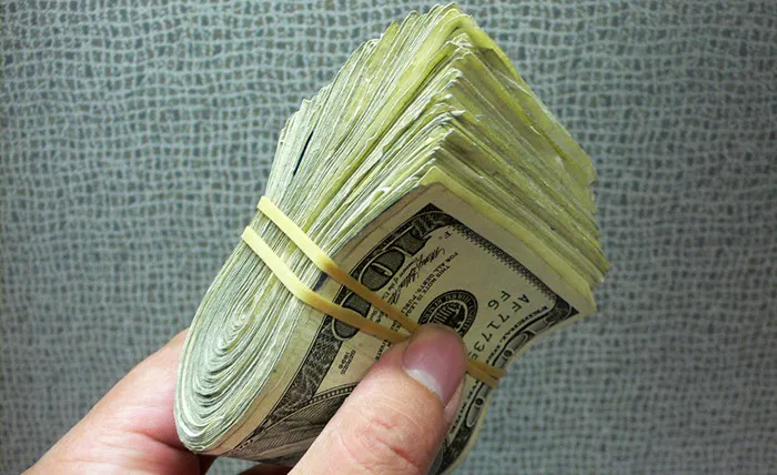 Over-and-Under-Betting-money.jpg