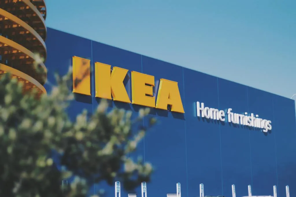 blue-building-ikea-1797405-1.jpg