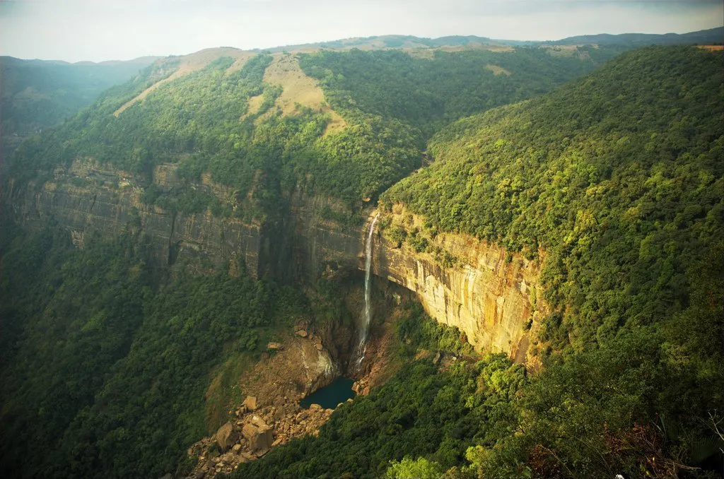 Nohkalikai-falls_cherrapunji.jpg