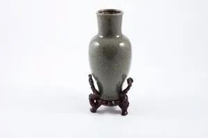 ming_vase_1979.122_s1_with_stand.png