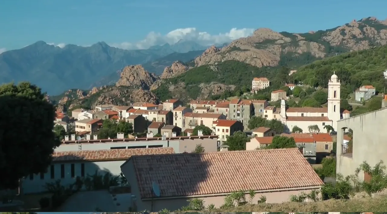 16.-Córcega-(Piana)-panorama.png