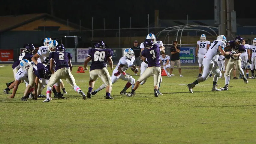 high-school-football-1228995__480.jpg