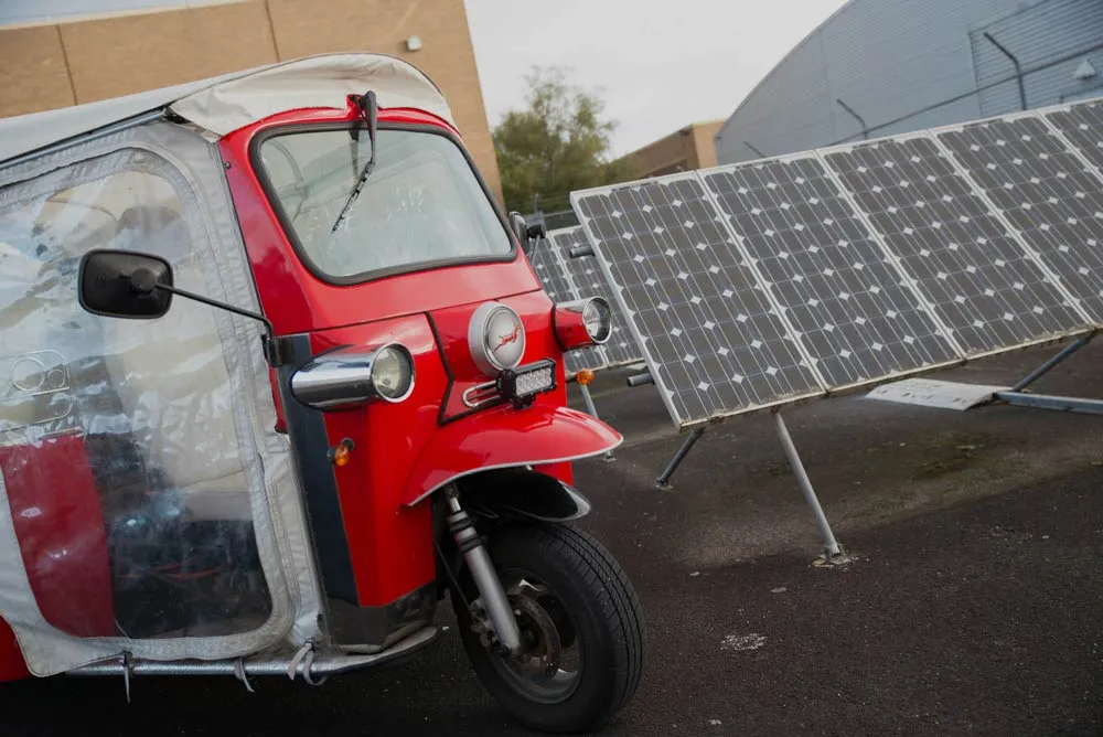 solar-tuk-124727472.jpg