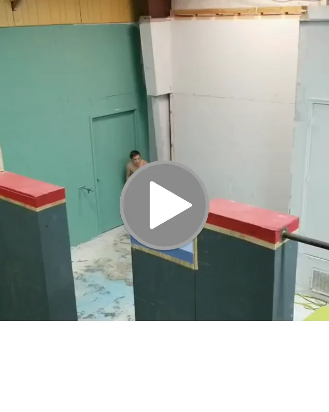 videos/21448763f2f2df4c6d7f07af75727584-00001.png