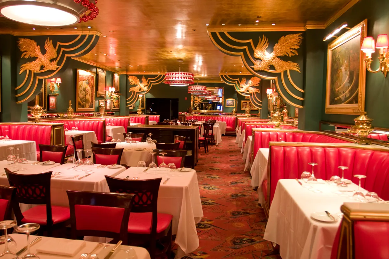 Interior_of_the_Russian_Tea_Room.jpg