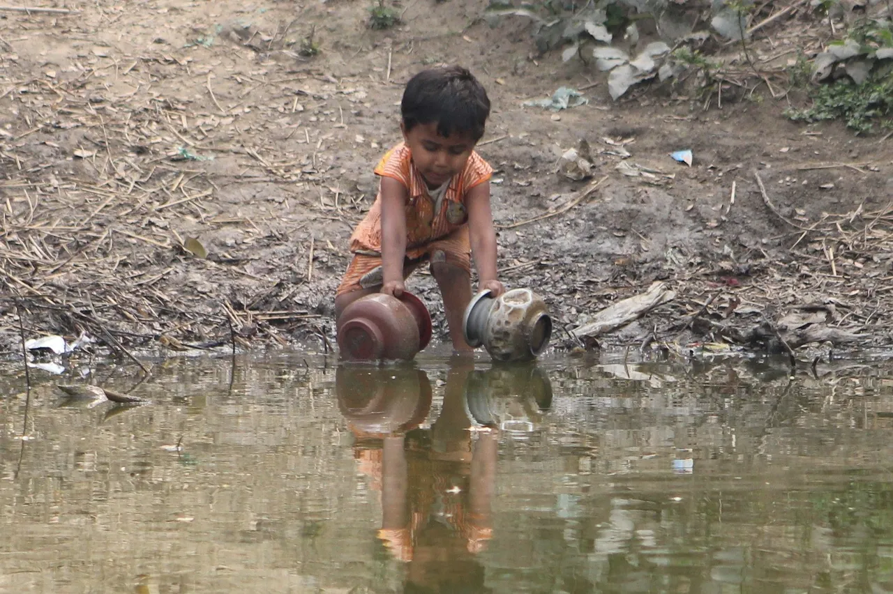 20140205143950-child-dirty-water.jpg