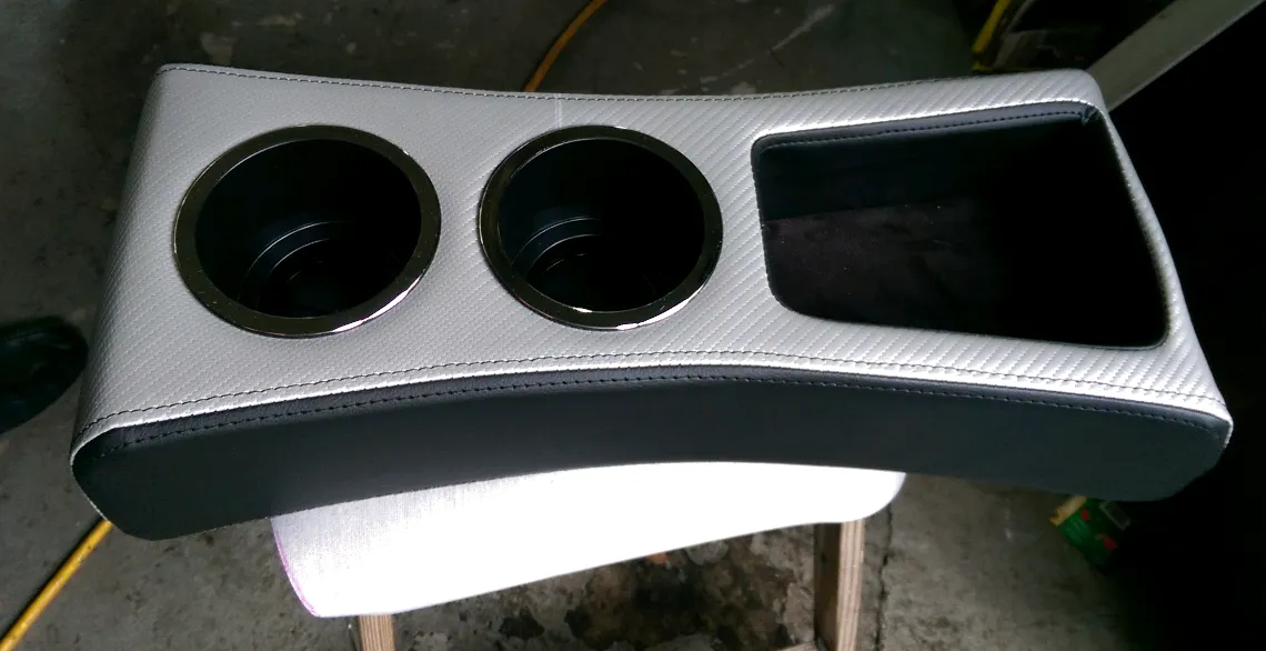 Tesla_cupholder_console_silver_1.jpg
