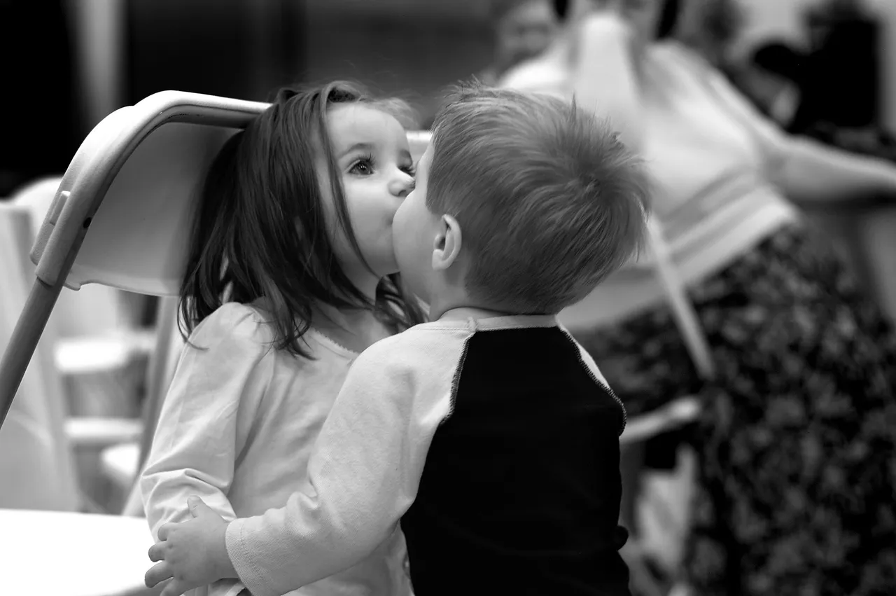 Eric Ward_Sneaking Kiss_ZEBq.jpg
