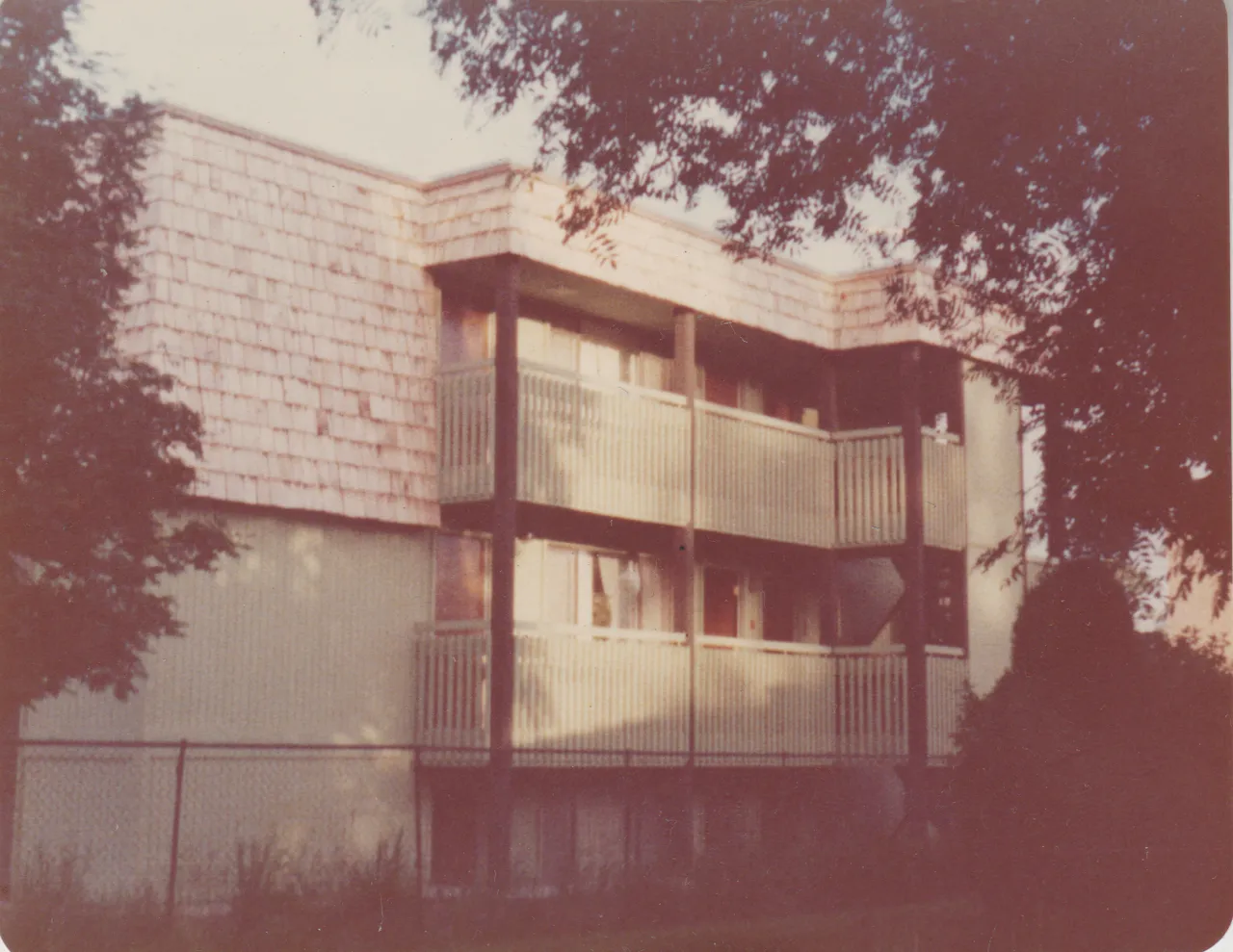 1975-06 - Not the Nora Maple Spokane Green Apartment, no date, not sure when or where, 2pics-1.png