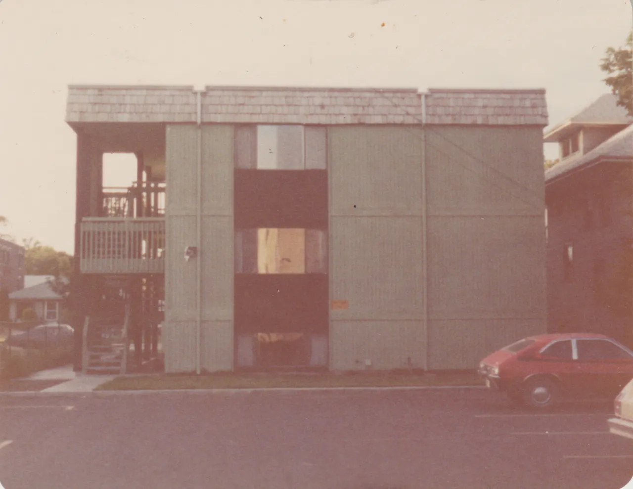 1975-06 - Not the Nora Maple Spokane Green Apartment, no date, not sure when or where, 2pics-2.png