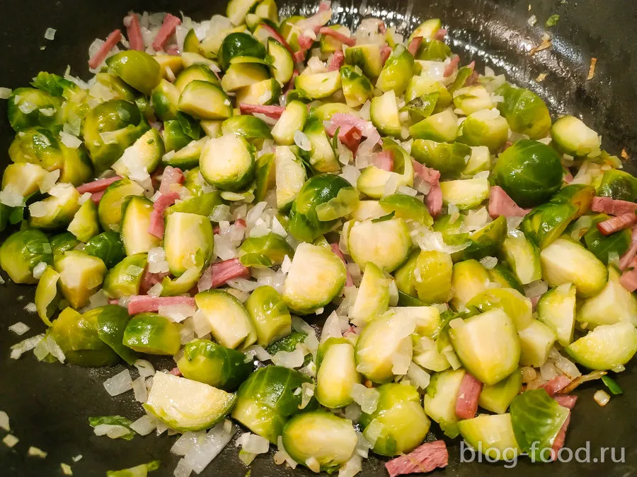 Ham and Brussels sprouts pie