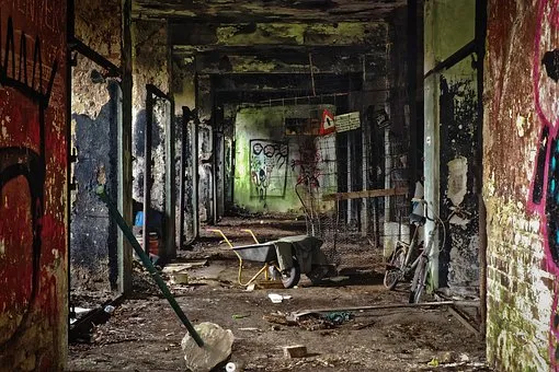 https://pixabay.com/es/photos/abandonado-viejo-casa-arquitectura-3147812/