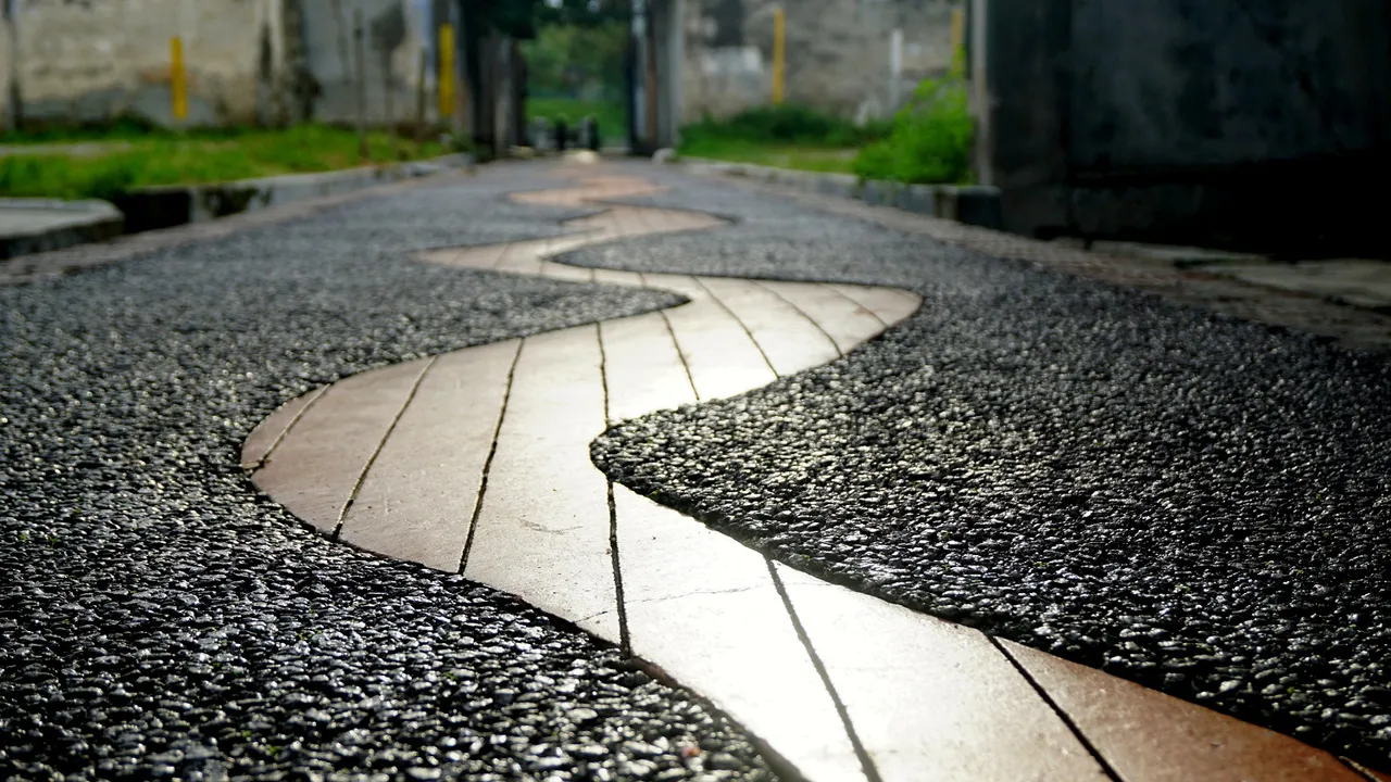 A closer inspection of said wavy strip... and where does it lead you....