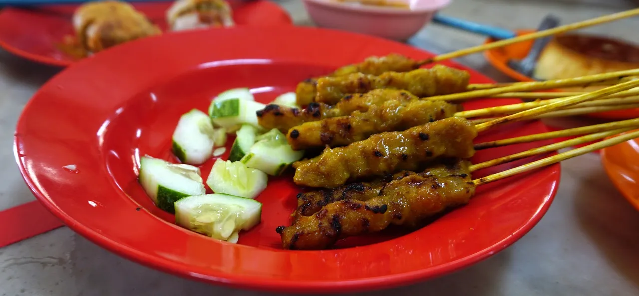 Surprisingly, a Chinese stall was selling Satay in the day time!