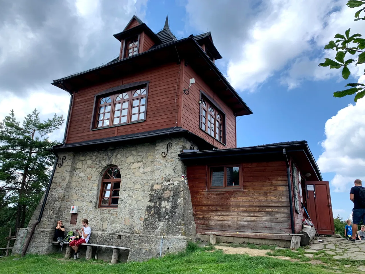 Schronisko na Luboniu Wielkim