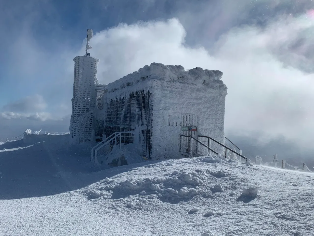 Budynek czeskiej poczty na szczycie Śnieżki / Czech Post on Mt. Śnieżka (entry for #aroundtheworld contest)