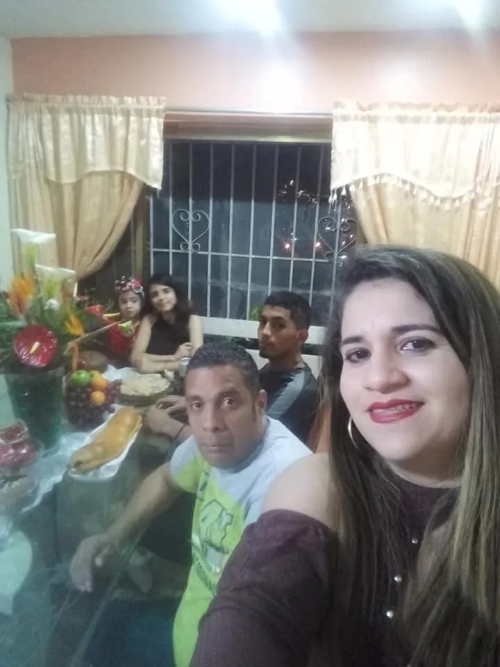 SELFIE DE CENA DE FIN DE AÑO EN FAMILIA CCS 2018 2019.jpg