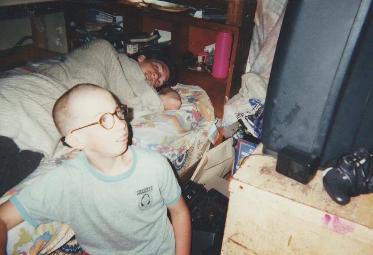 1998 maybe - Rick in bed, Joey shaved head, our 163 room, N64.jpg