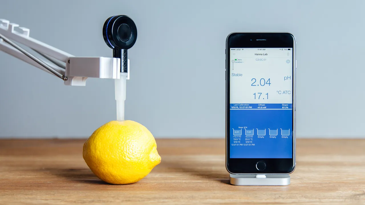 measuring-ph-of-a-lemon-with-a-hanna-instruments-foodcare-halo-1920x1080.jpg