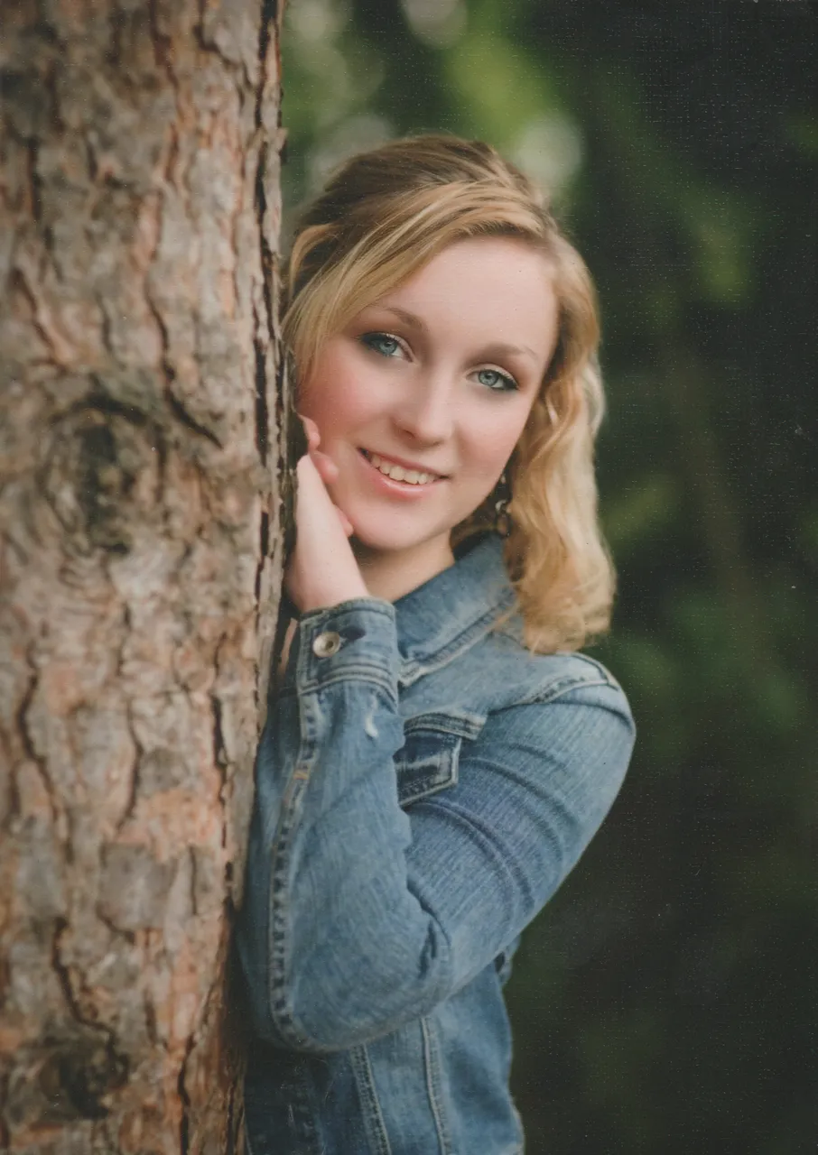 2006-09 - Crystal Arnold, age 16, grade 12, I assume taken in September but not sure, school pic, bigger version, CROPPED uuy6fxxxxzzzxx.png