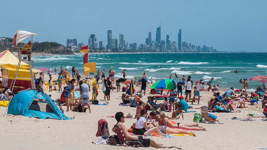 Gold_Coast_summer,_Burleigh_Heads_Beach.jpg