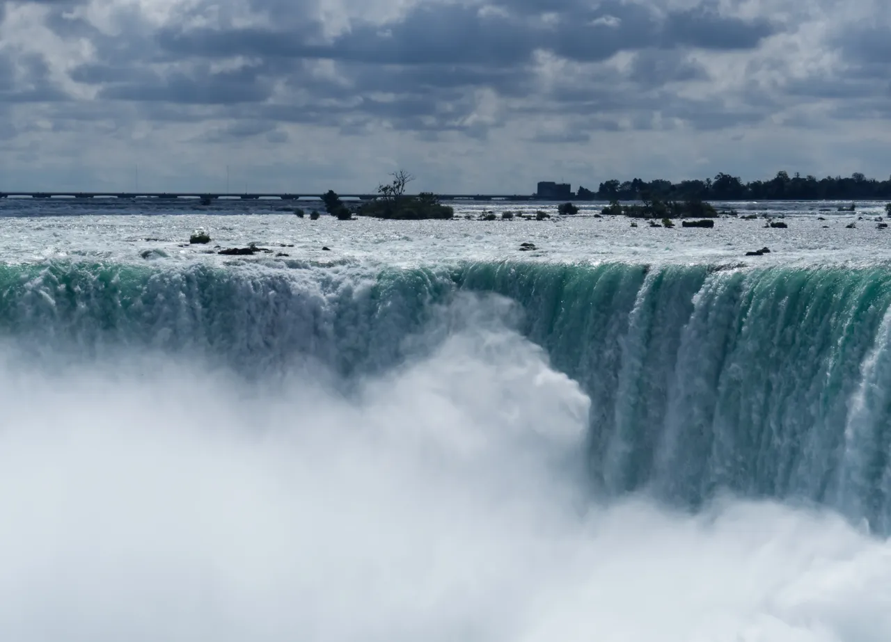 P8182561-niagara-falls-overexposed-mist.jpg