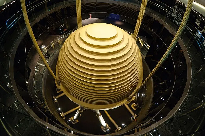 800px-Taipei_101_Tuned_Mass_Damper_2010.jpg