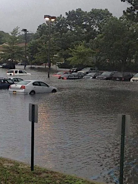 Flooding_at_LIRR_Bay_Shore_Station mta 2.0 2014.png