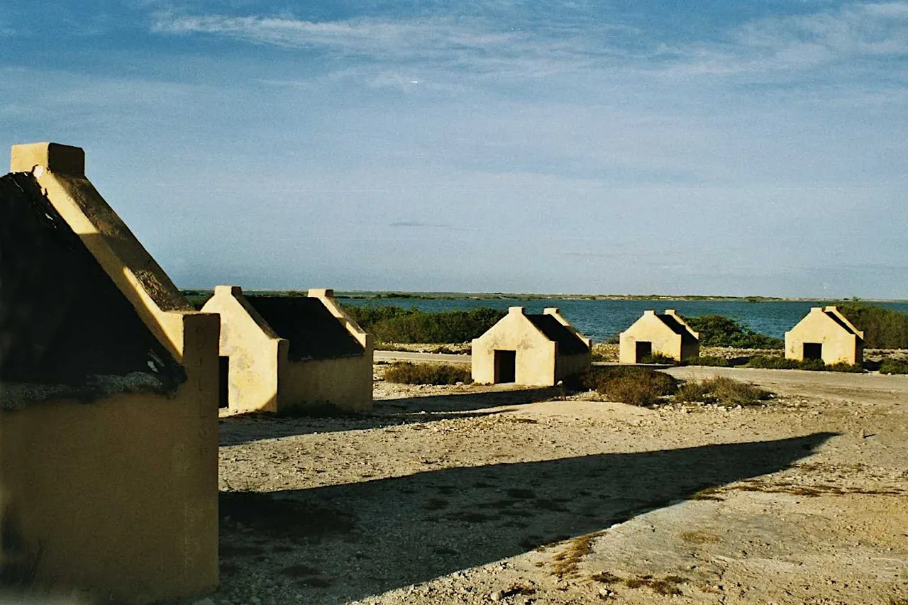 Slave_huts_Bonaire V.C.Vulto 3.0.jpg