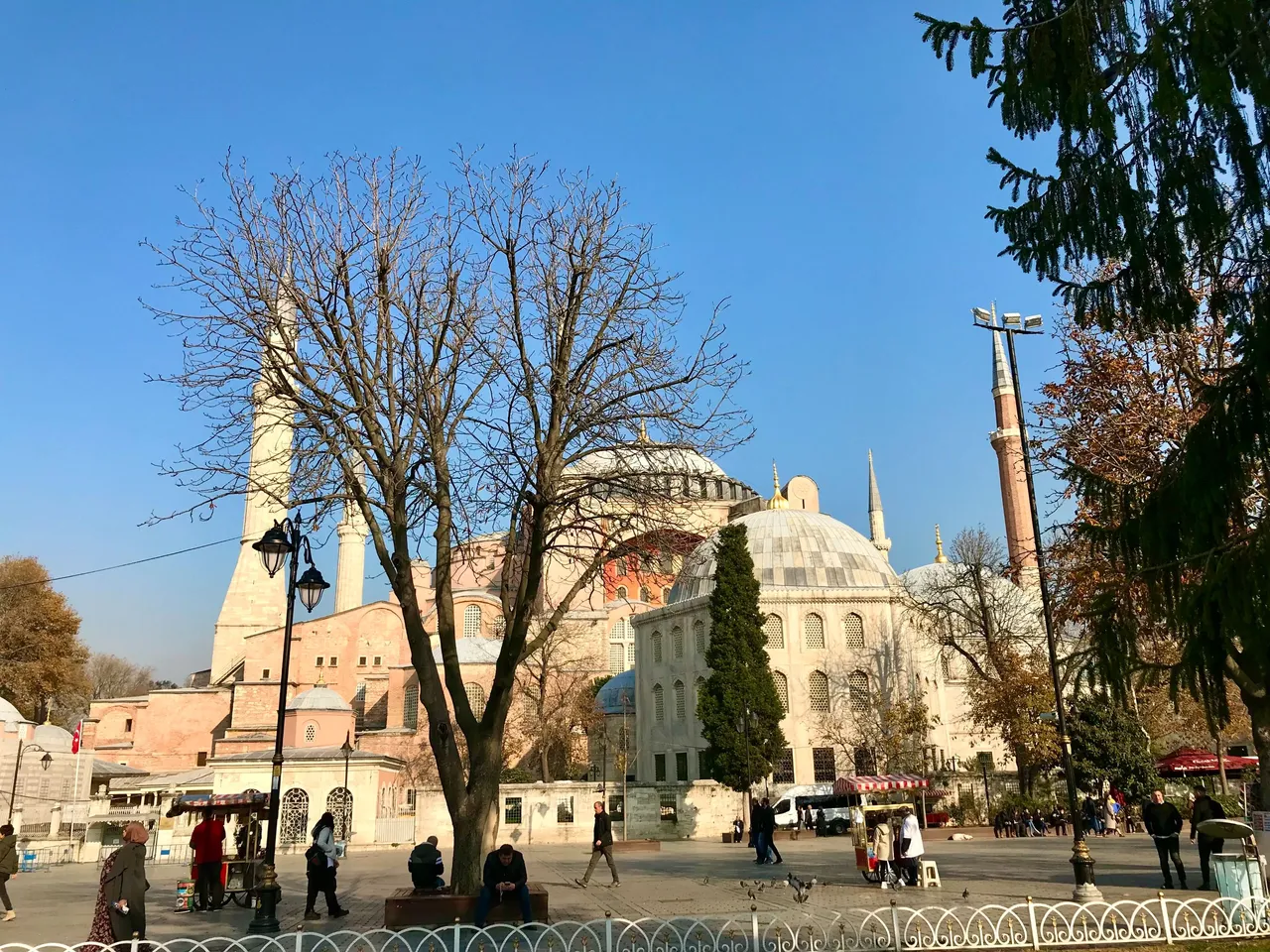 Sutahnamet_HagiaSophia.jpg