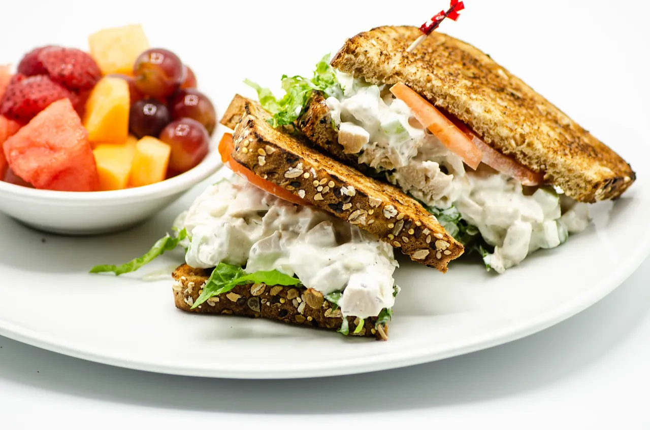 chicken-salad-5842085_1280.jpg