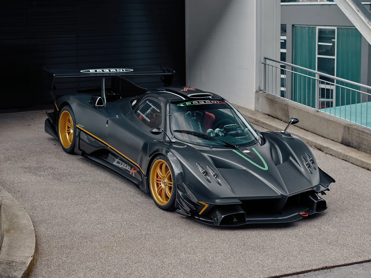 2010 Pagani Zonda R 01.jpg