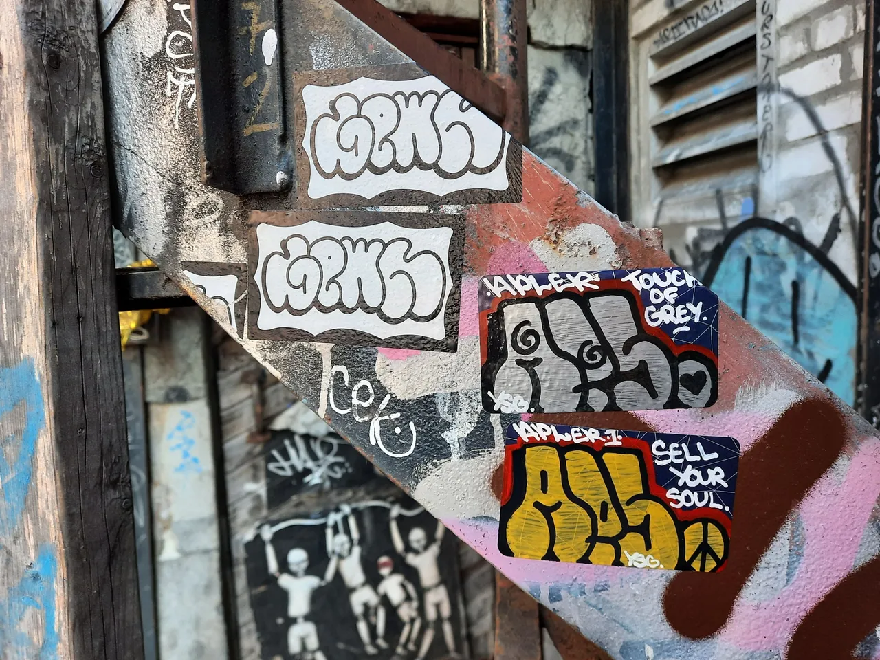 683 - Stickers Graffiti Alley.jpg