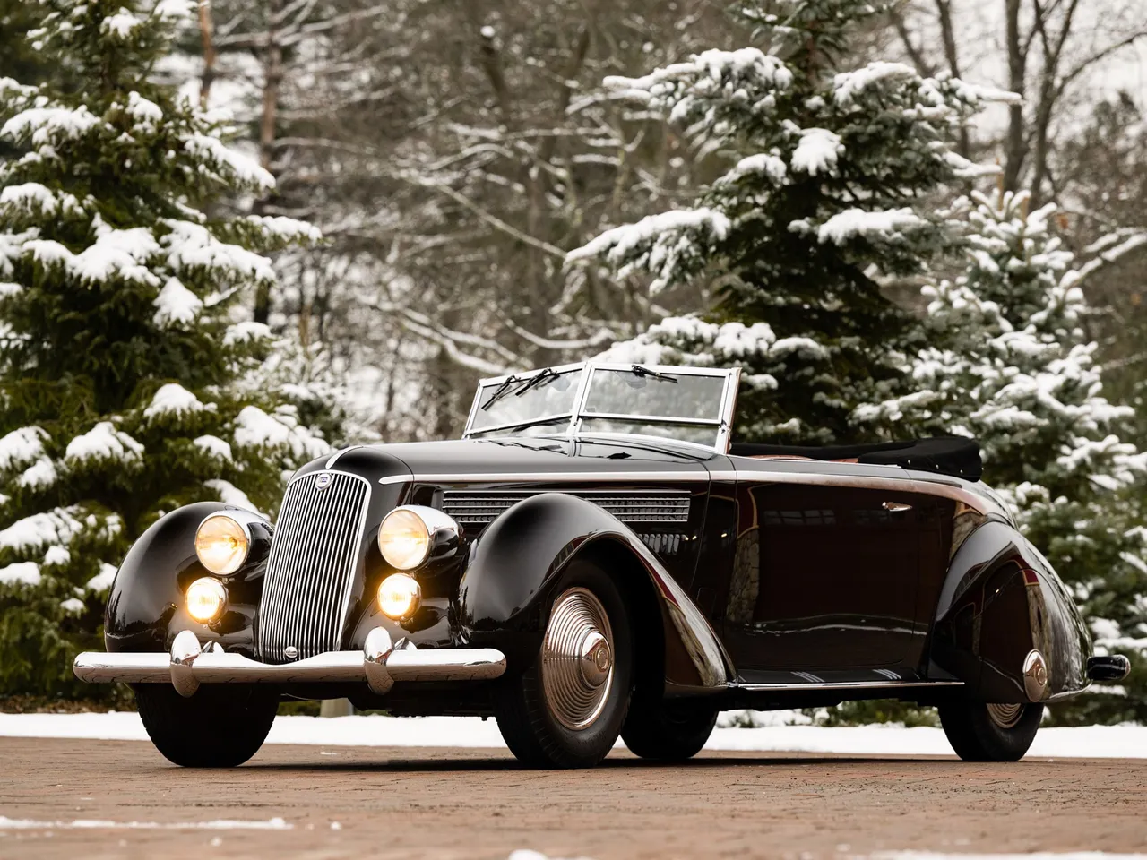 1936 Lancia Astura Series III Cabriolet 01.jpg