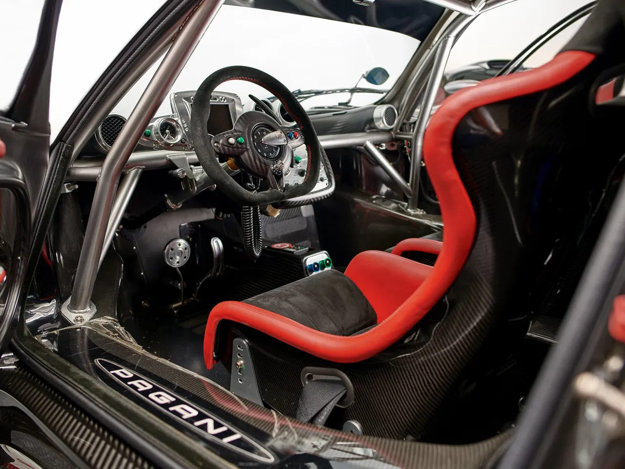 2010 Pagani Zonda R 10.jpg