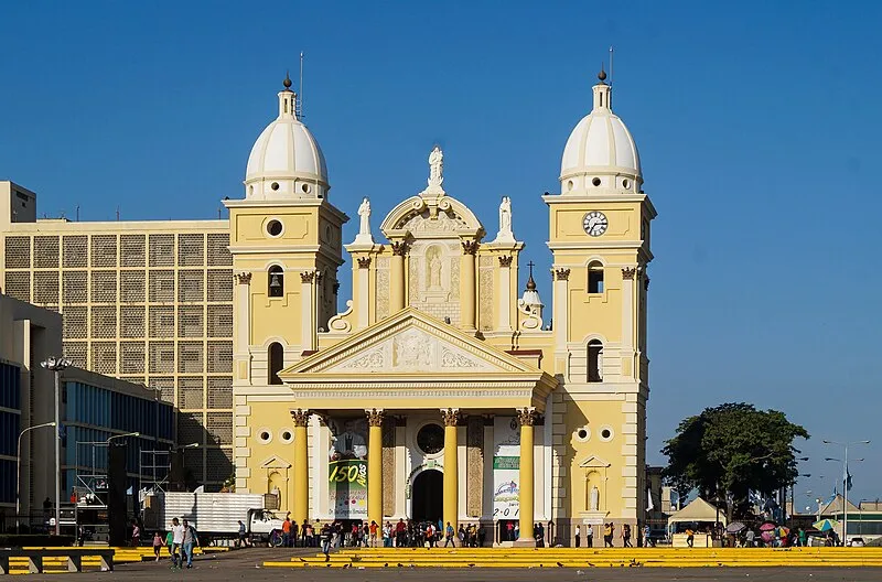 Basílica_de_Nuestra_Señora_de_la_Chiquinquira.jpg